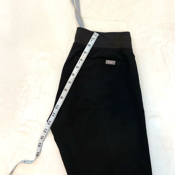 FIGS Technical Collection Livingston Basic Scrub black women’s Size XS - Picture 8 of 11